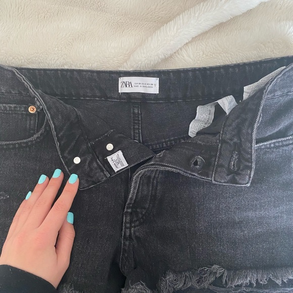 Black Zara jean shorts! - Picture 4 of 4